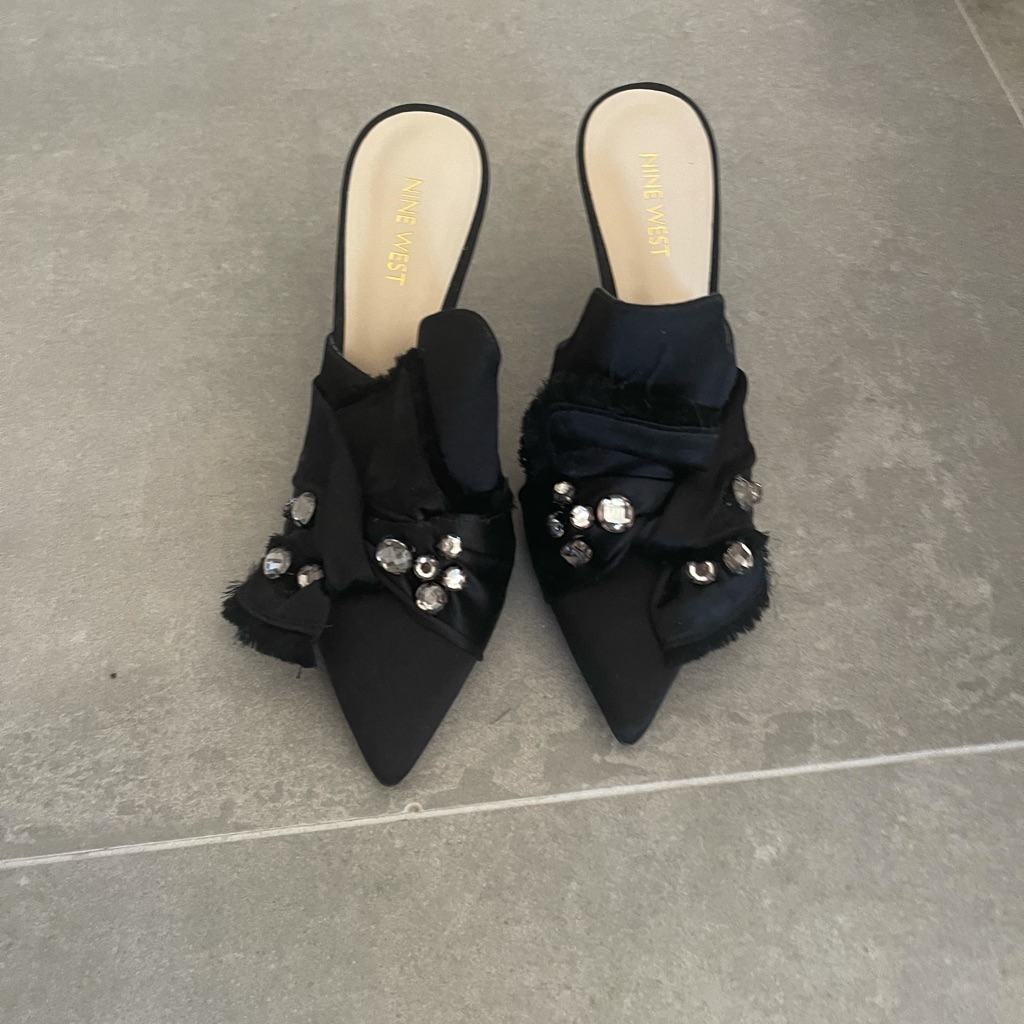 Backless Pumps.